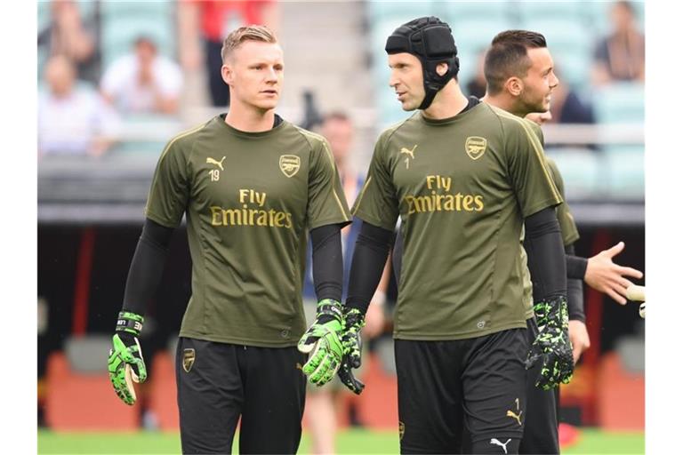 Wer hütet gegen Chelsea das Arsenal-Tor? Bernd Leno (l) oder Petr Cech. Foto: Arne Dedert