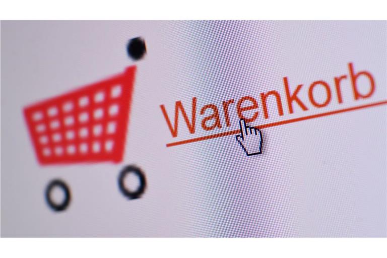Wer immer erst später zahlt, kann schnell den Überblick verlieren über ausstehende Beträge, warnt der VZBV.