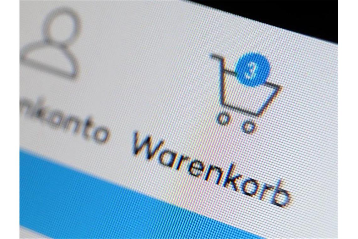 Online-Einkäufe aus Nicht-EU-Staaten werden teilweise teurer Wer kleinere Waren aus Nicht-EU-Staaten bestellt, muss ab heute teils mit höheren Kosten rechnen. Foto: picture alliance / Karl-Josef Hildenbrand/dpa