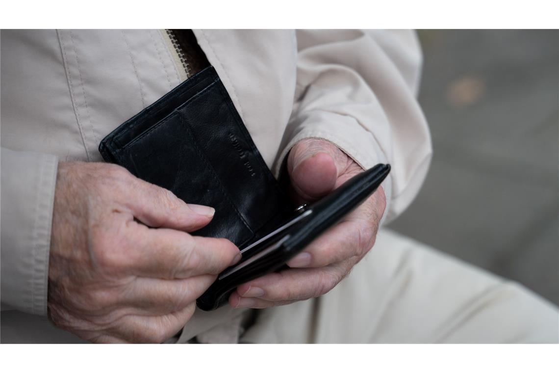 Jeder Vierte nach 45 Jahren unter 1.300 Euro Rente Wer nur auf die Rente angewiesen ist, hat oft nicht viel im Geldbeutel. (Symbolbild)