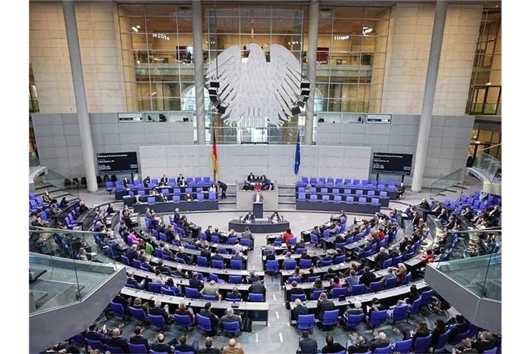 Wer nur doppelt geimpft oder genesen ist, braucht nun einen zusätzlichen negativen Test für den Zutritt zum Plenarsaal oder zu Ausschusssitzungen. Foto: Michael Kappeler/dpa
