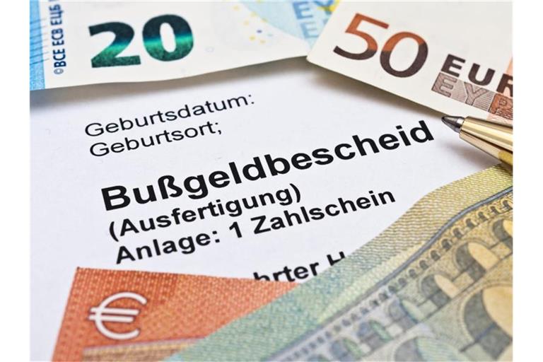 Wer sich nicht an die Verkehrsregeln hält und erwischt wird, muss künftig wohl mit höheren Bußgeldern rechnen. Foto: VON RUEDEN/Stockfotos-MG - stock.adobe.com/obs