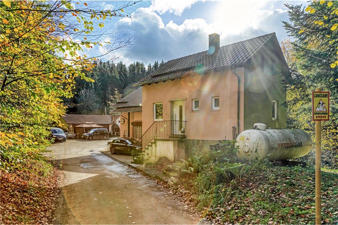 Neue Chance für eine legendäre Lokalität Wer vom Murrhardter Teilort Waltersberg aus in Richtung Sechselberg fährt, kommt auf dem schmalen Waldsträßchen zum Anwesen an der Hörschhofer Sägmühle 9.