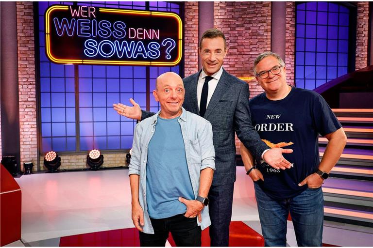 "Wer weiß denn sowas?" kehrt im Oktober zurück - mit Bernhard Hoëcker (l.) und Kai Pflaume (M.), jedoch ohne Elton (r.).