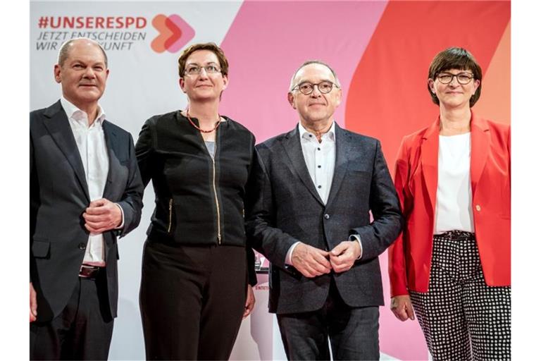 Wer wird die SPD künftig führen: Olaf Scholz (l) und Klara Geywitz oder Saskia Esken und Norbert Walter-Borjans?. Foto: Michael Kappeler/dpa