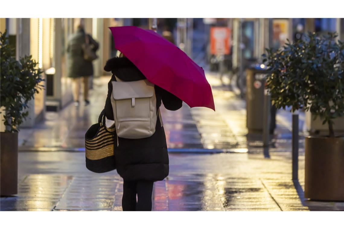 Schauer und vereinzelte Gewitter – Osterferien starten regnerisch Wer zum Start der Osterferien trocken bleiben will, sollte die Wohnung nicht ohne einen Regenschirm verlassen.