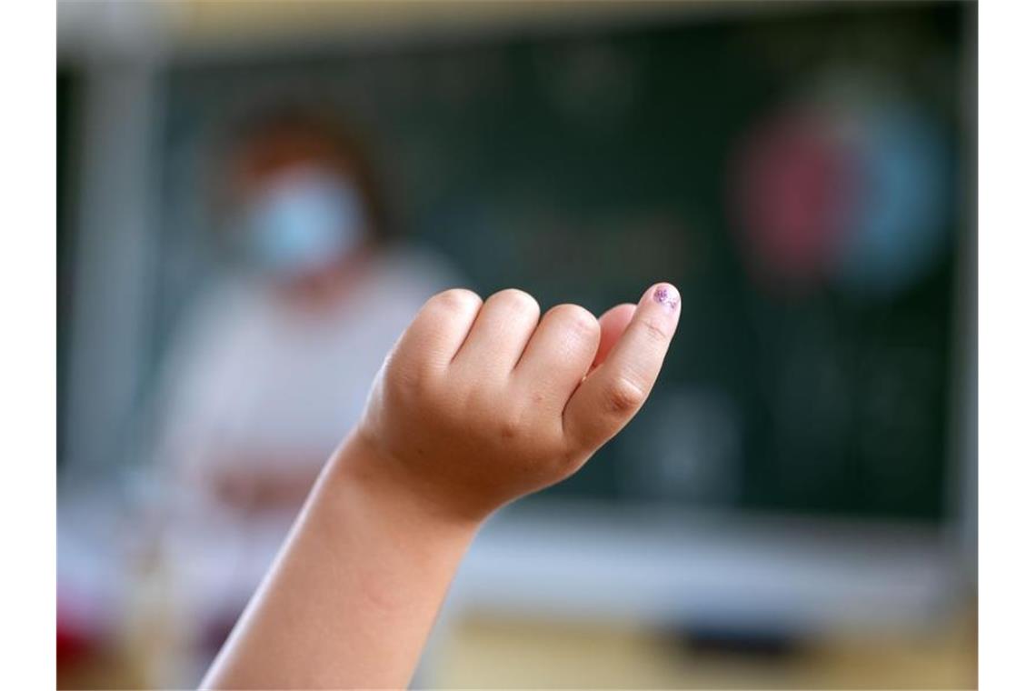 Ganztag in der Grundschule - Bundestag bestätigt Kompromiss Werden Grundschulkinder auch am Nachmittag betreut, verbessere das die Vereinbarkeit von Familie und Beruf, so Bildungspolitiker von SPD und Union. Foto: Jens Büttner/dpa-Zentralbild/dpa