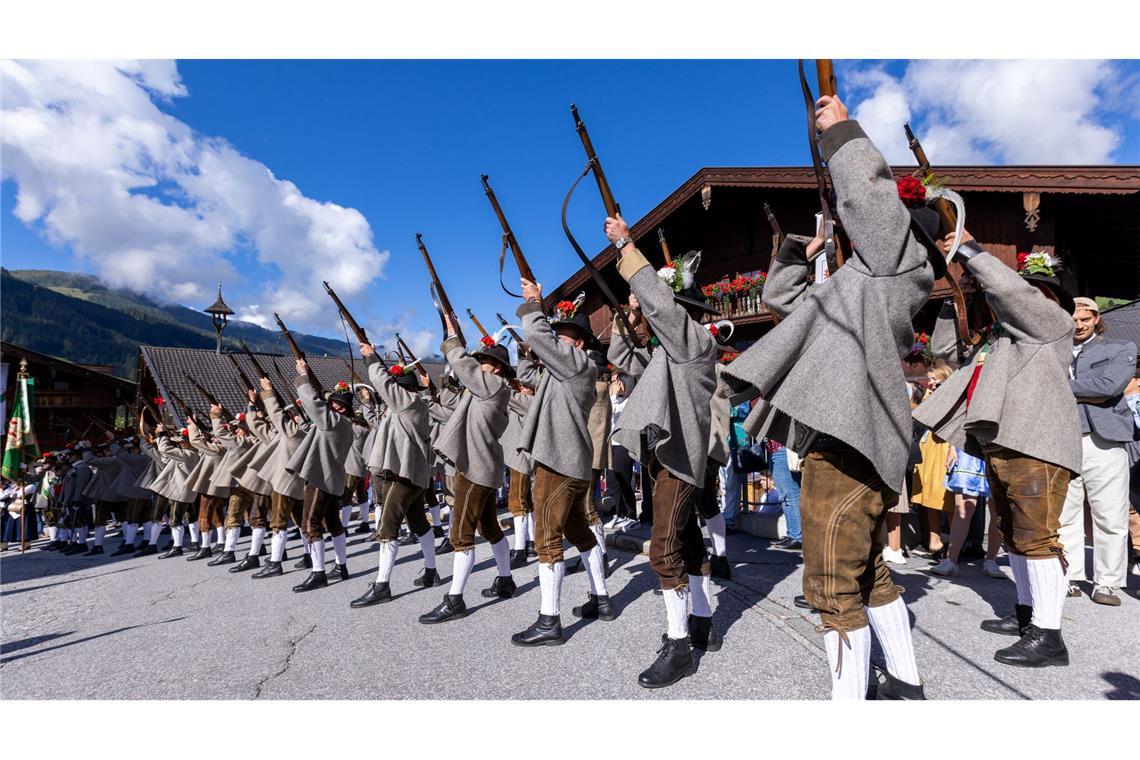 Werden künftig auch Frauen Salutschüsse abgeben? (Archivbild)