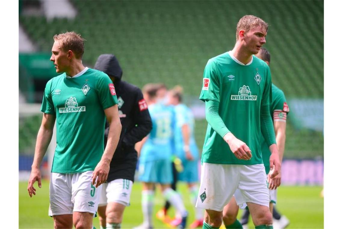 Werder Bremen ist nach der Niederlage gegen Wolfsburg jetzt schon sechs Punkte von einem direkten Nichtabstiegsplatz entfernt. Foto: Patrik Stollarz/AFP/Pool/dpa