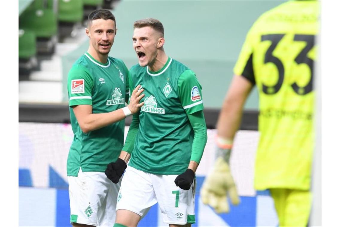 Fehlstart für St. Pauli - Darmstadt verpasst Rang eins Werder Bremen startete mit einem souveränen Heimsieg gegen Düsseldorf ins neue Jahr. Foto: Carmen Jaspersen/dpa