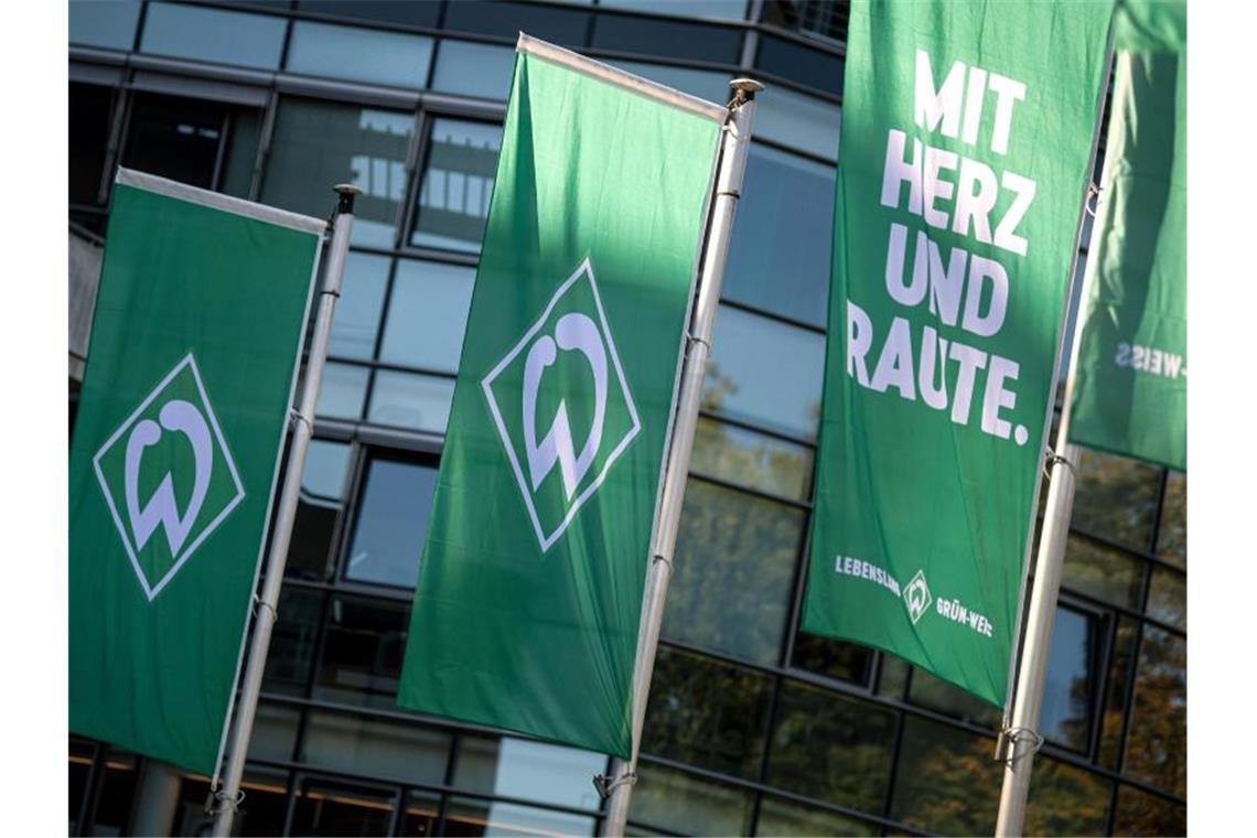 Quarantäne? - Widerstand in der Liga bei Länderspielreisen Werder Bremen will seine Nationalspieler nicht in Risikogebiete reisen lassen. Foto: Sina Schuldt/dpa