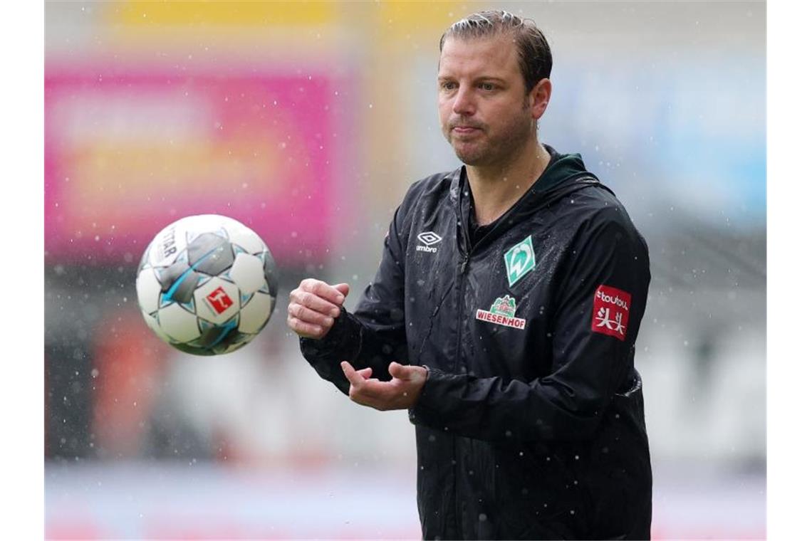Werder-Trainer Florian Kohfeldt geht optimistisch in das Relegations-Rückspiel. Foto: Friedemann Vogel/EPA/Pool/dpa