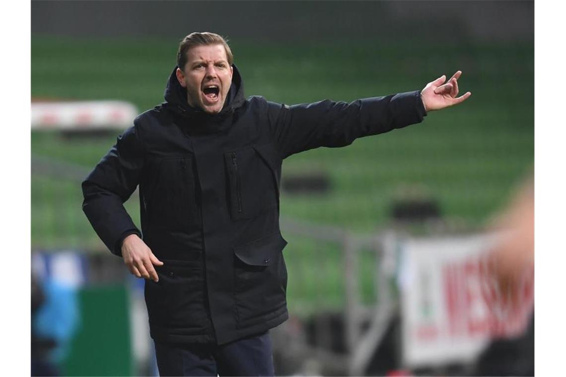 Werder wie ein Abstiegskandidat: Kohfeldt ist „sauer“ Werder-Trainer Florian Kohfeldt war nach der Heimniederlage angefressen. Foto: Carmen Jaspersen/dpa