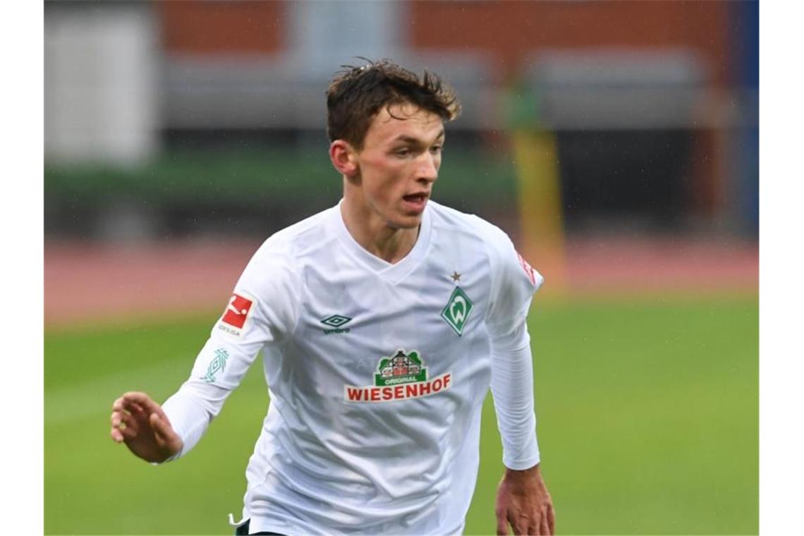 Erste Neuzugänge: KSC holt Torhüter und Flügelstürmer Werders Benjamin Goller während eines Spiels am Ball. Foto: Carmen Jaspersen/dpa/Archivbild