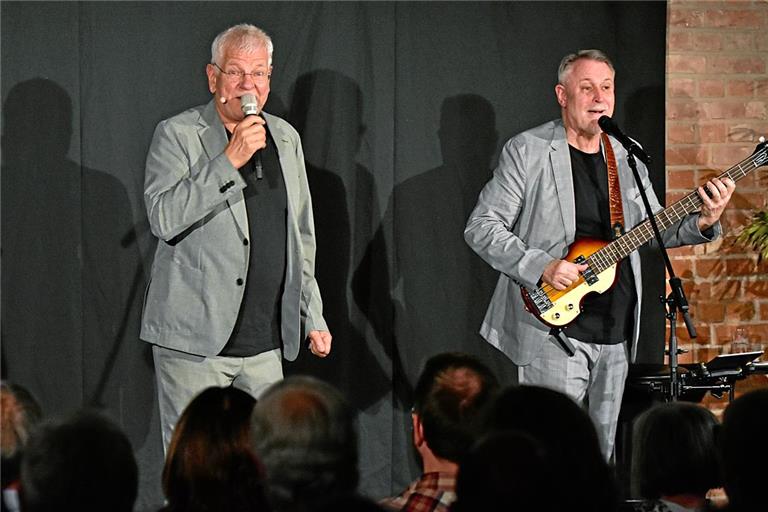 Werner Koczwara (links) und Ernst Mantel sorgen im Merlin für einen unterhaltsamen Abend. Foto: Tobias Sellmaier