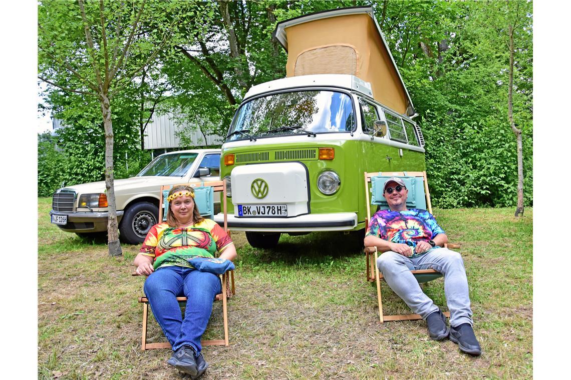 Werner und Sonja Schreier aus Fichtenberg haben es sich in den Liegestühlen vor ...