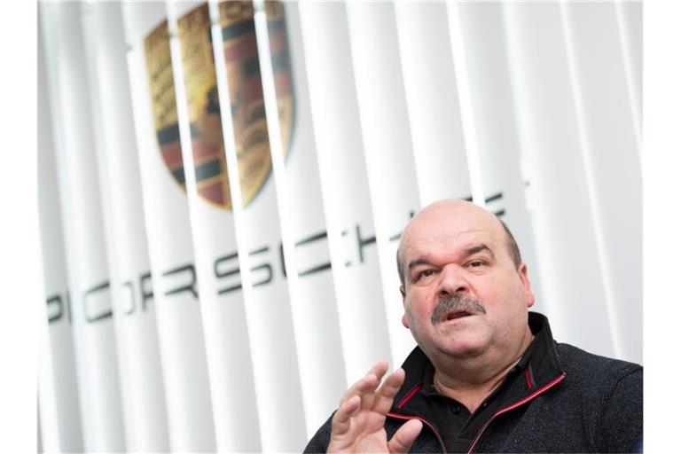 Werner Weresch, Betriebsratschef bei Porsche, fordert zehn Jahre Beschäftigungssicherung in Stuttgart. Foto: Tom Weller/dpa