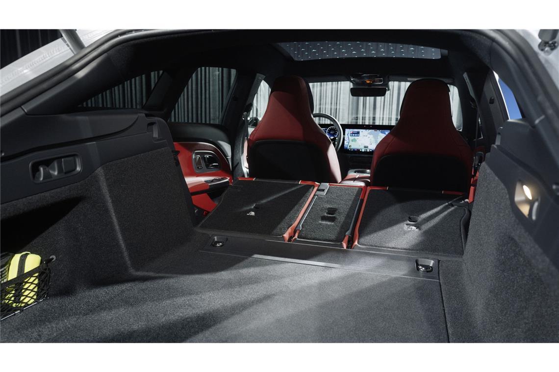 So sieht der neue Mercedes CLA Shooting Brake aus Weshalb ein Shooting Brake bei Kunden aber so beliebt ist zeigt sich hier: Das Volumen kann auf bis zu 1290 Liter erweitert werden.