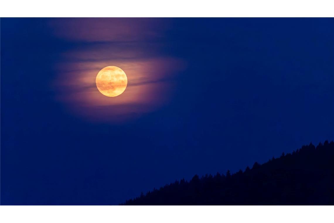 Erdbeermond am Nachthimmel über Deutschland Wetteraussichten beim Erdbeermond sind gut.