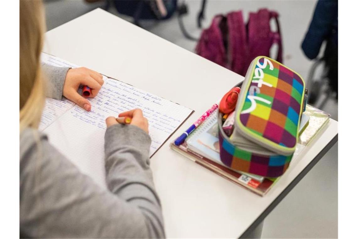 Corona-Pandemie: Schule auf oder lieber zu? Wie ausreichend sind die Schutzmaßnahmen an den Schulen?. Foto: Philipp von Ditfurth/dpa