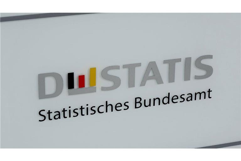 Wie das Statistische Bundesamt am Montag mitteilte, ist die Zahl der registrierten Schutzsuchenden gegenüber dem Vorjahr um 4,1 Prozent gestiegen (Symbolbild).