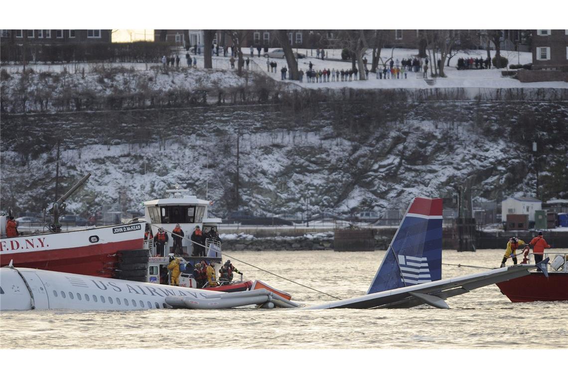 Wie durch ein Wunder überleben alle 155 Menschen an Bord die Notlandung im Hudson River. (Archivbild)