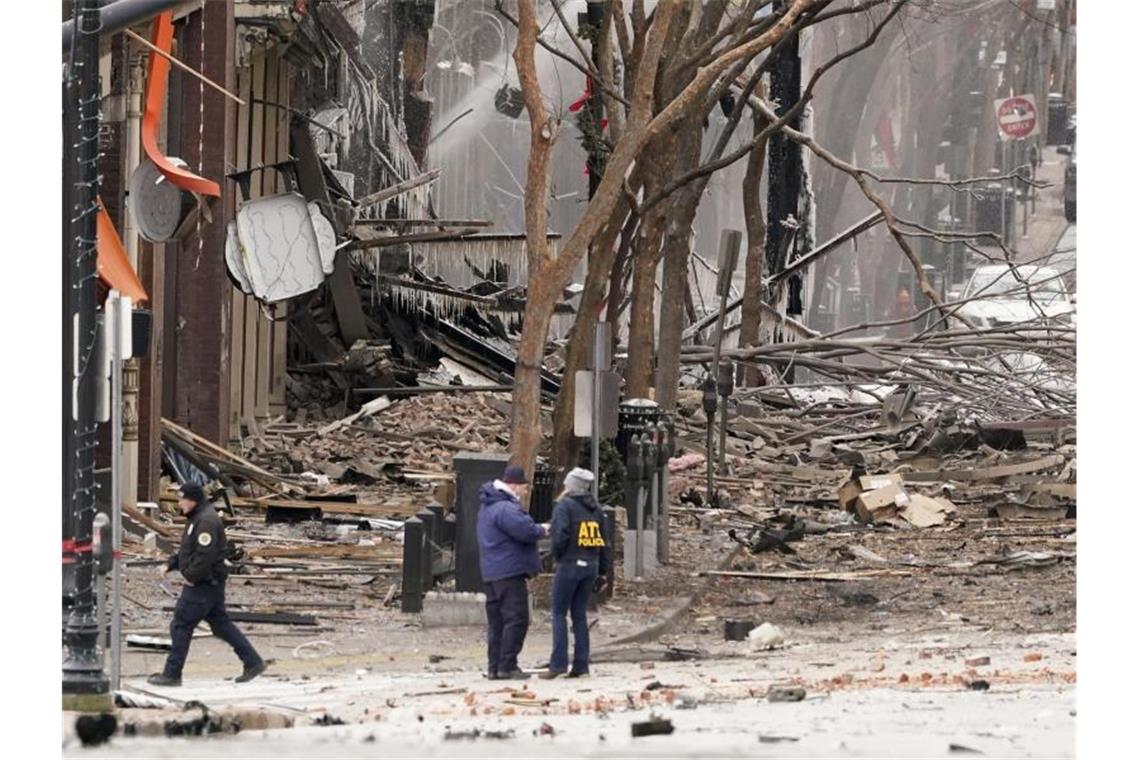 Heftige Explosion mit Vorwarnung: FBI ermittelt in Nashville Wie es heißt, soll ein Wohnwagen explodiert sein und dabei mehrere Gebäude beschädigt haben. Foto: Mark Humphrey/AP/dpa