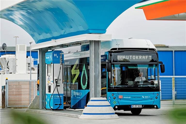 Wie hier in Nordfriesland tanken auch in Waiblingen einige Busse regional produzierten grünen Wasserstoff. Symbolfoto: GP Joule