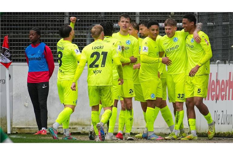 Wie in Freiburg wollen die Spieler der Stuttgarter Kickers auch im Pokal gegen den SGV Freiberg jubeln.