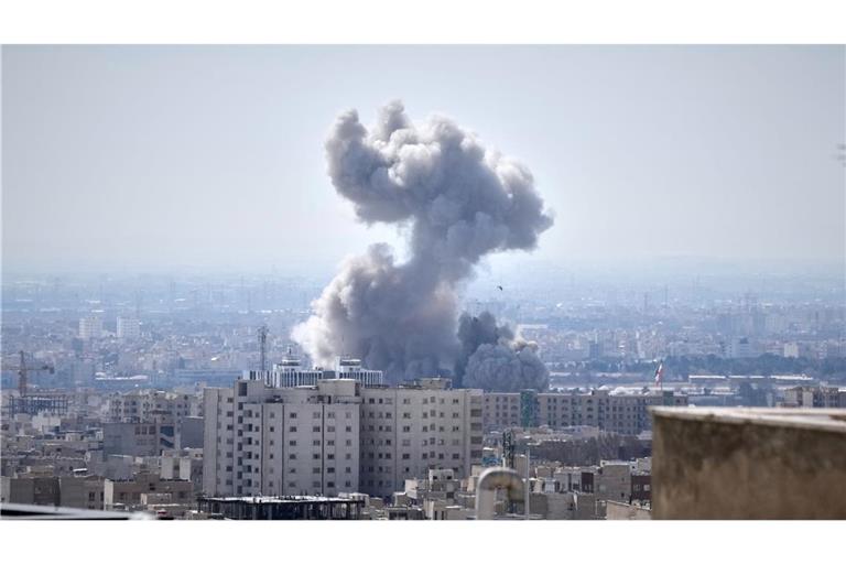 Wie lange die Angriffe auf den Iran und die iranischen Gegenangriffe auf Ziele in Israel und mehreren arabischen Staaten andauern werden, ist noch nicht absehbar.