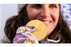 Wie lange hält die Goldmedaille von Frankreichs Biathlon-Olympiasiegerin Julia Simon.