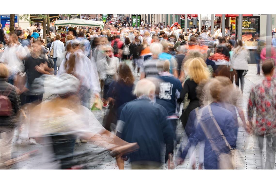 Wie leben die Menschen in Deutschland? Dieser Frage wollen Statistiker auf den Grund gehen. (Symbolbild)