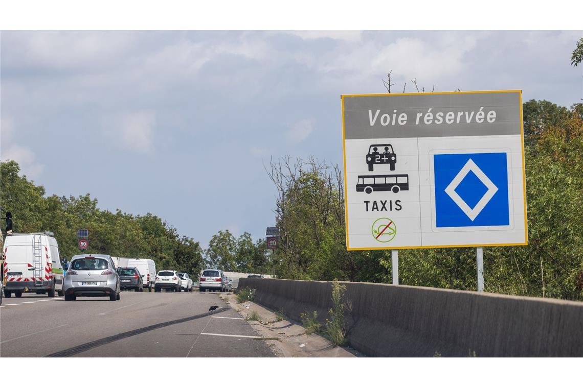 Neue Umweltspur auf Pariser Stadtautobahn sorgt für Streit