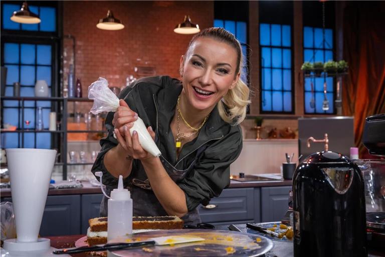 Wie schlagen sich Anna-Carina Woitschack und die anderen Promis in Folge 6?