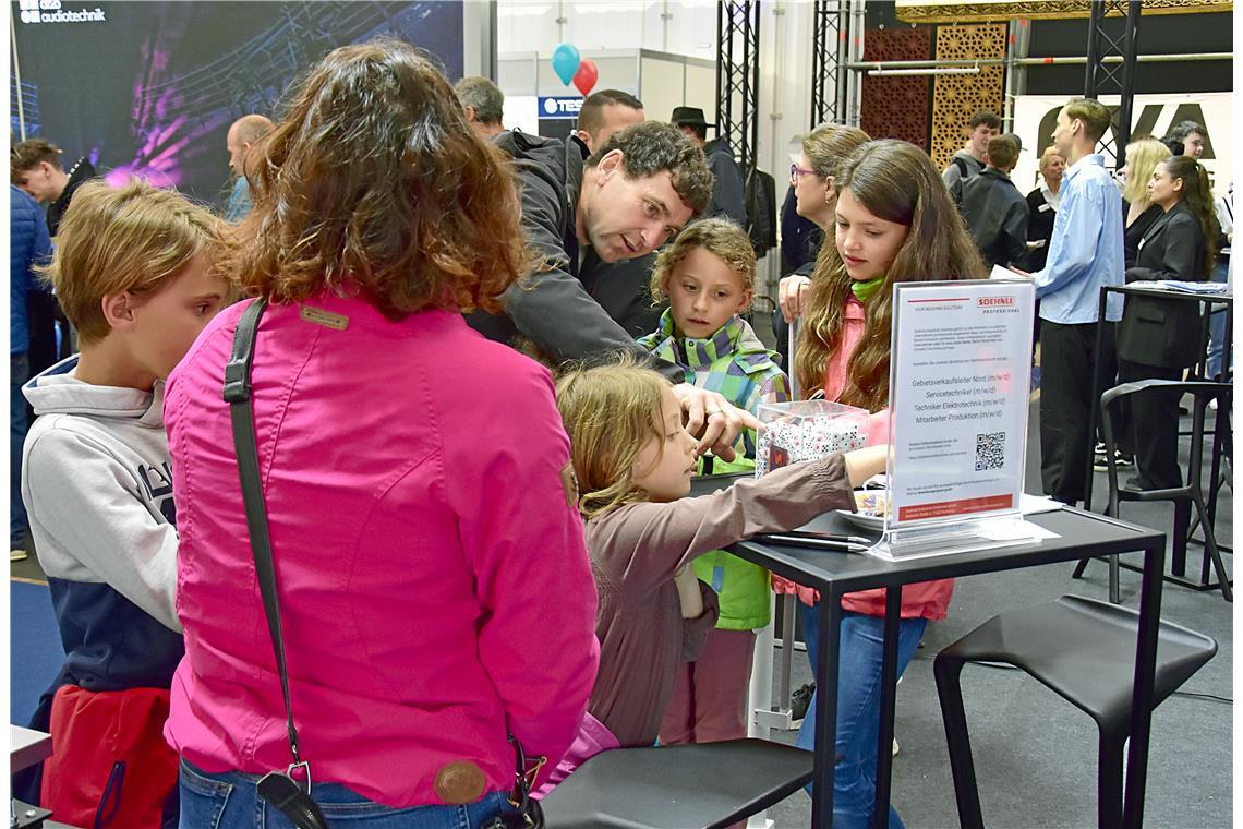 Wie viele Würfel sind bei Soehnle in der Box? Ratespaß in Halle 2 der Messe. Lei...