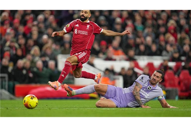 Wieder am Ball: Liverpools Mohamed Salah (r).