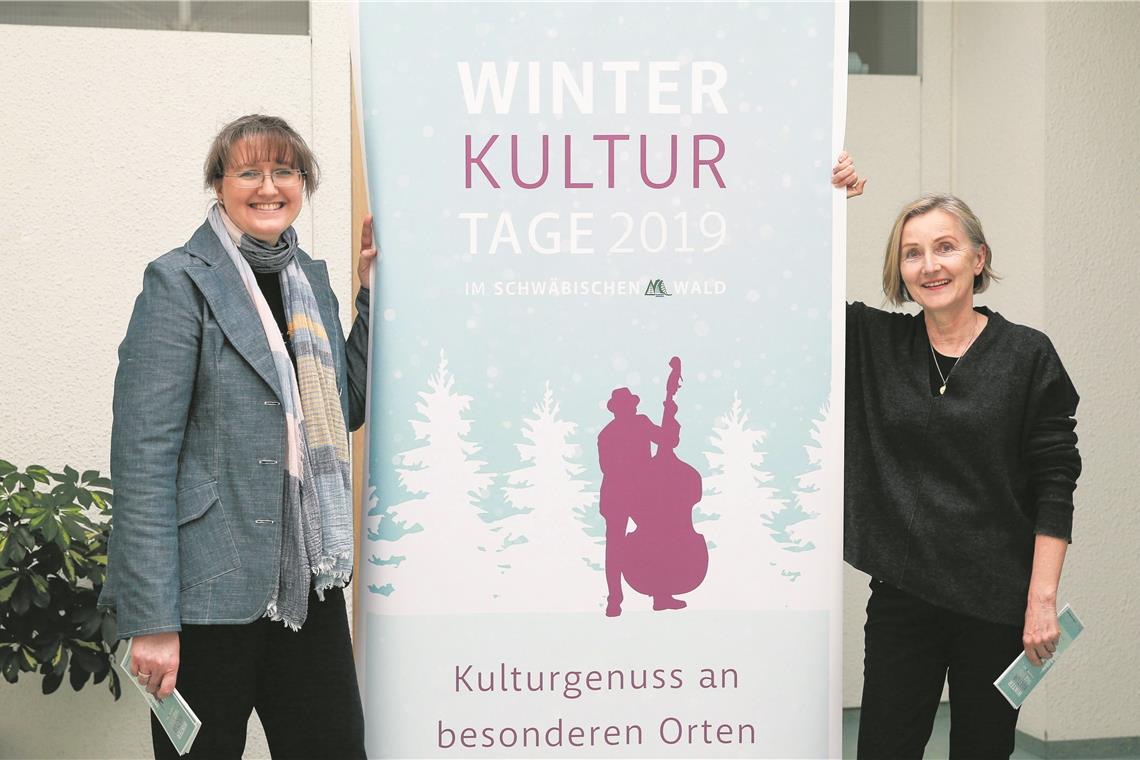 Wieder einmal ist eine Winterkultursaison beendet: Claudia Erlekamm (links) und Barbara Schunter freuen sich über den guten Besuch. Foto: A. Becher