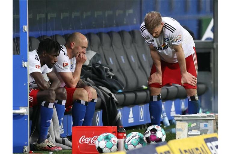 Wieder keine Bundesliga? Nach dem Remis gegen den KSC schwinden beim HSV weiter die Aufstiegshoffnungen. Foto: Christian Charisius/dpa