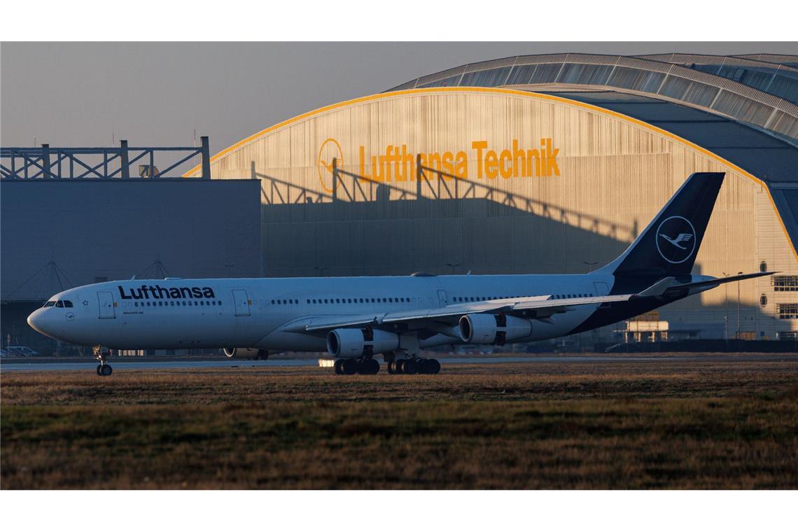 Wieder zu Hause: Der erste Evakuierungsflieger auf dem Frankfurter Airport.