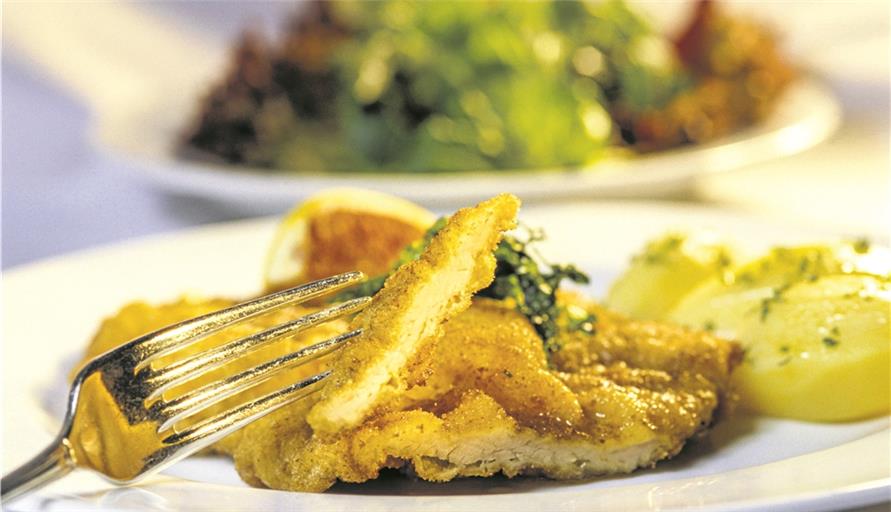 Wiener Schnitzel darf auf einer Landgasthofkarte nicht fehlen. Aber welchem Koch gelingt der Wirtshausklassiker besonders gut? Foto: Imago