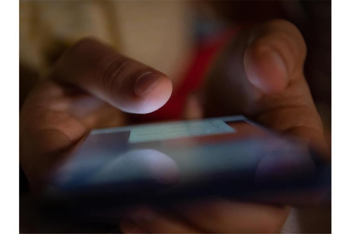 Karlsruhe begrenzt Zugriff auf persönliche Daten Wieviel Daten dürfen Ermittler sammeln? Das hat das Bundesverfassungsgericht geklärt. Foto: Sebastian Gollnow/dpa