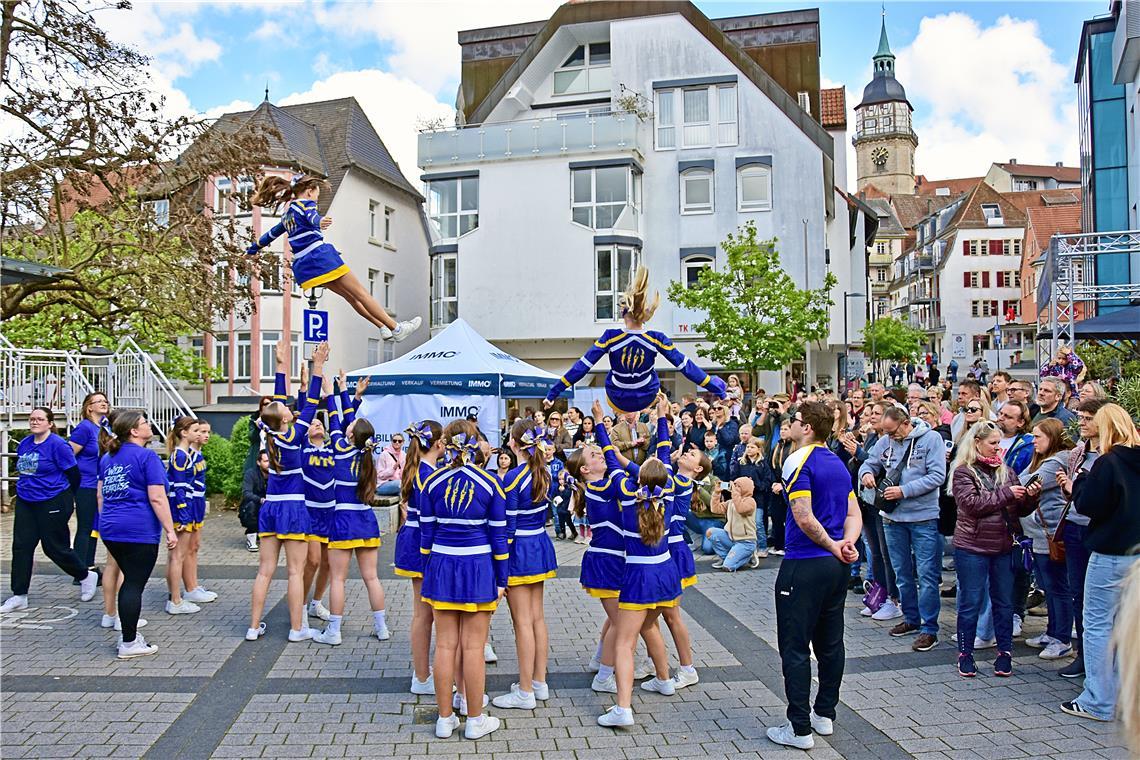 Wild Thing Cheerleading am Obstmarkt. Tulpenfrühling in Backnang 2026. SK