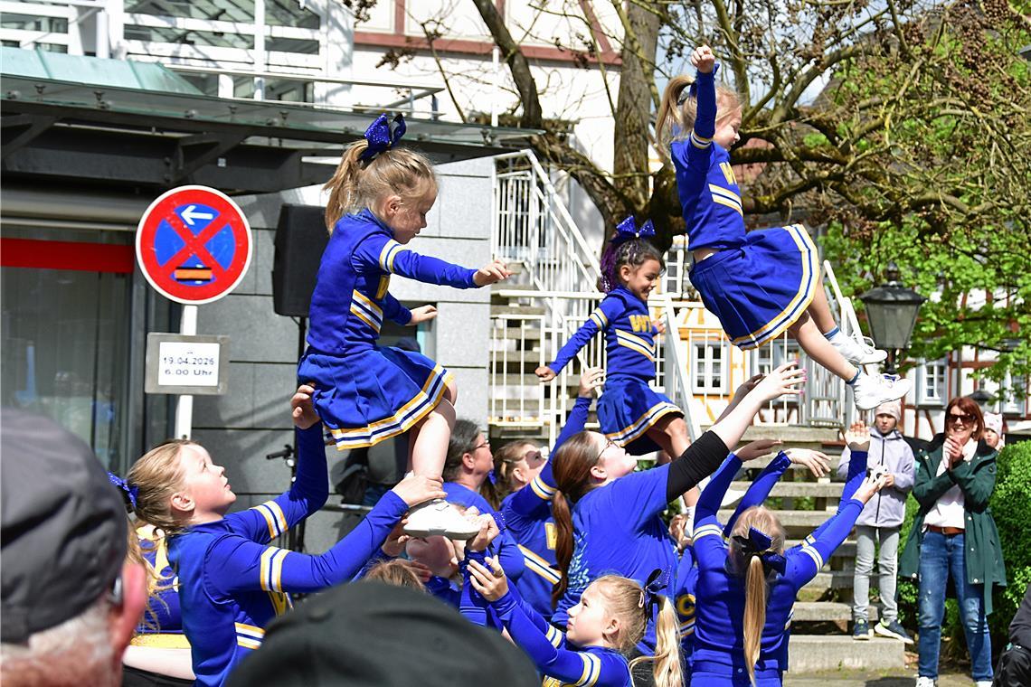 Wild Thing Cheerleading am Obstmarkt. Tulpenfrühling in Backnang 2026. SK