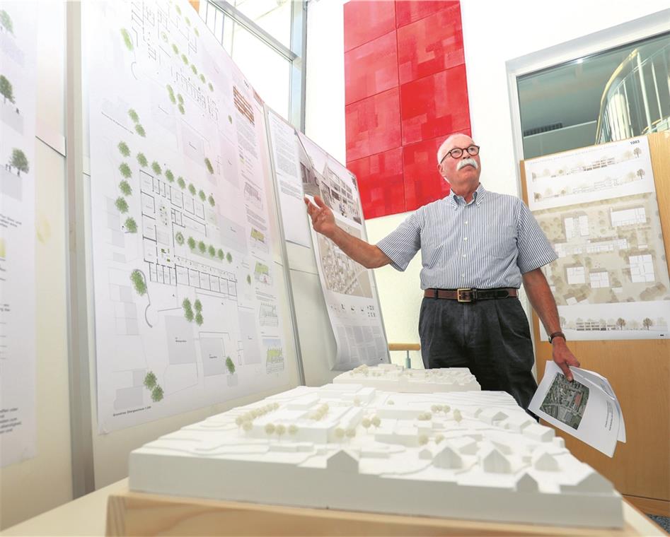 Dreimal Silber für Entwürfe zur Schulerweiterung Wilfried Borchers, Architekt und ehemaliger Baubürgermeister der Stadt Sindelfingen war zuständig für die Vorprüfung der Entwürfe. Foto: A. Becher