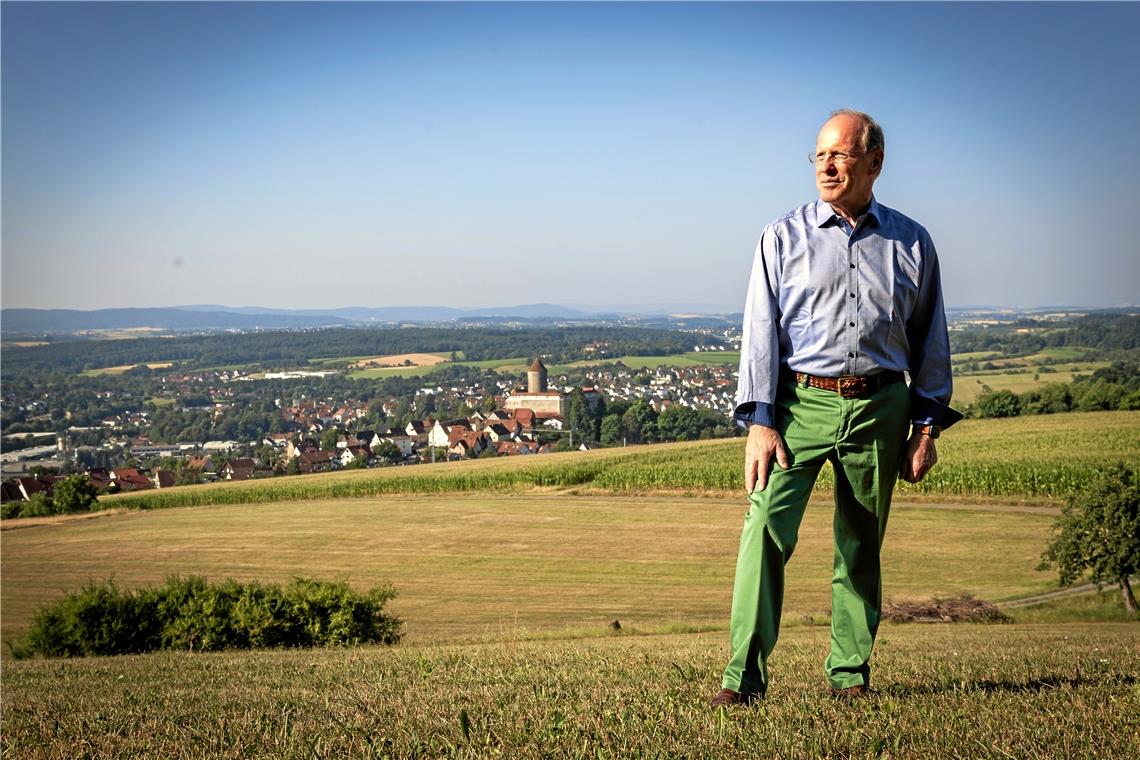 CDU-Politiker Wilfried Klenk tritt aus dem Rampenlicht Wilfried Klenk an seinem Lieblingsplatz am Hahnbühl bei Oppenweiler. Ganz in der Nähe in Ellenweiler wurde er geboren und lebt dort bis heute. Foto: Alexander Becher