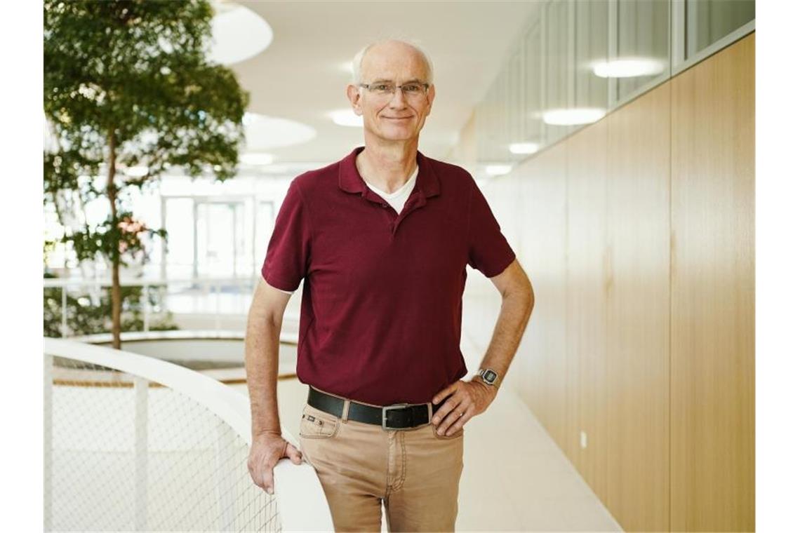 Wilhelm Jelkmann, Leiter des Julius Kühn-Instituts, lächelt. Foto: Uwe Anspach/dpa