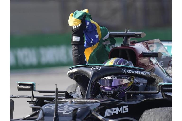 Will auch in Katar als erster über den Zielstrich fahren: Lews Hamilton. Foto: Andre Penner/AP/dpa