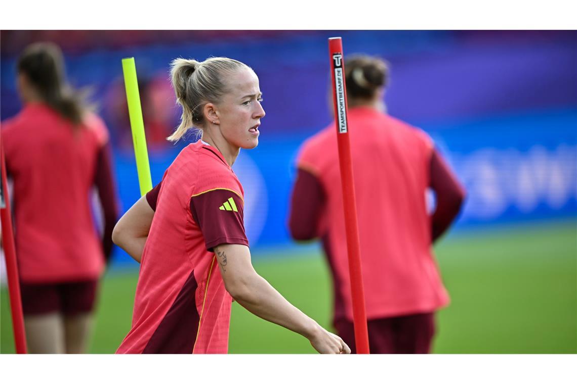 Schüller will keine Popp sein: DFB-Torjägerin gefordert Will auch ohne Kapitänsbinde vorangehen: Stürmerin Lea Schüller.