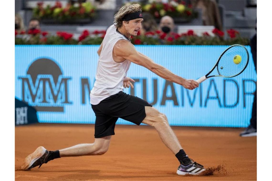 Zverev will bei Olympia im Einzel, Doppel und Mixed spielen Will bei Olympia um drei Medaillen spielen: Alexander Zverev. Foto: Bernat Armangue/AP/dpa