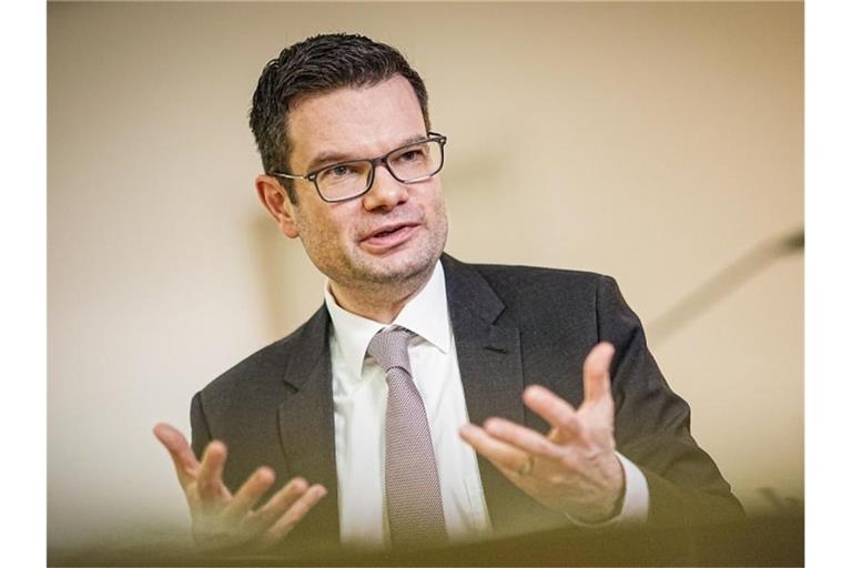 Will bundesrechtlich etwas beisteuern, damit es zu weniger Vollstreckungen kommt: Marco Buschmann. Foto: Michael Kappeler/dpa